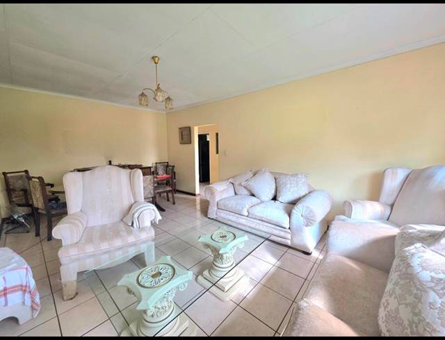 3 BEDROOM HOUSE FOR SALE IN DAWN PARK